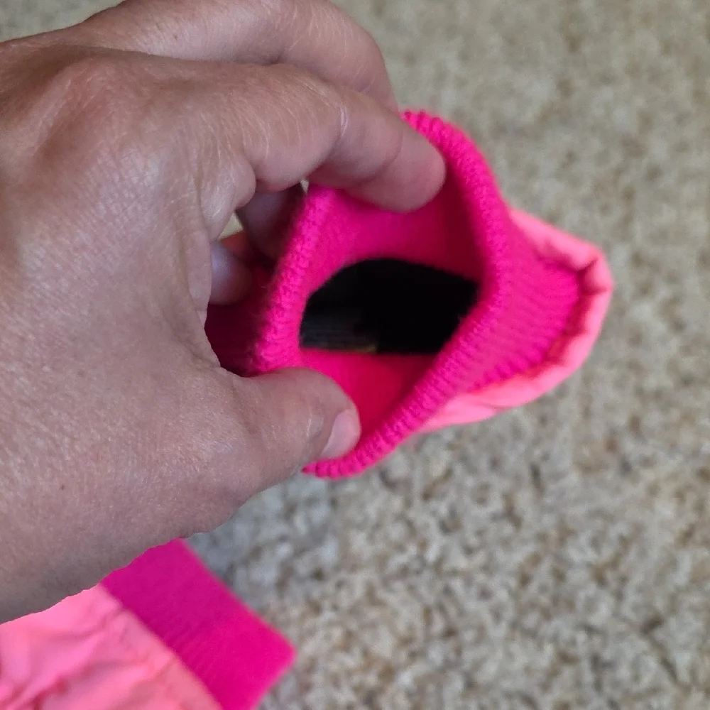 3M Thinsulate Pink and Black Winter Gloves